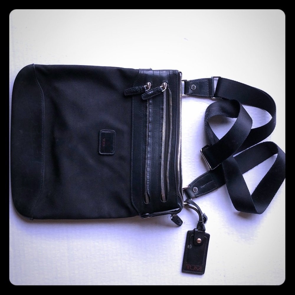 Tumi crossbody bag. Strong. Amazing purse!